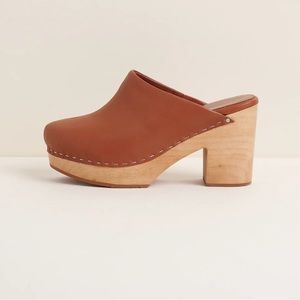 Marlo clogs in Luggage